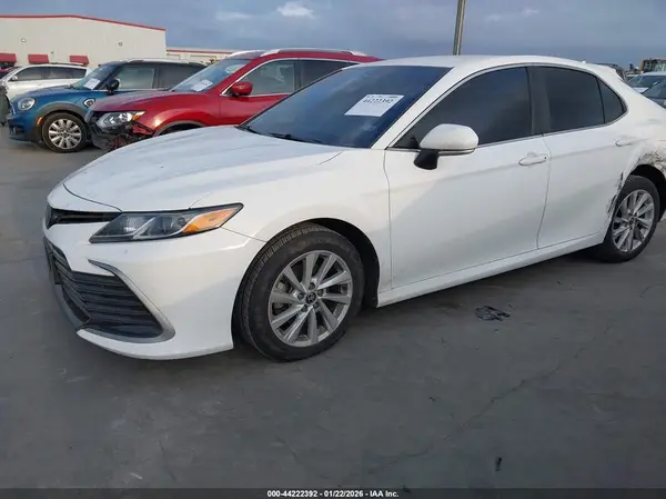 4T1R11AK1NU047480 2022 TOYOTA CAMRY - Image 2
