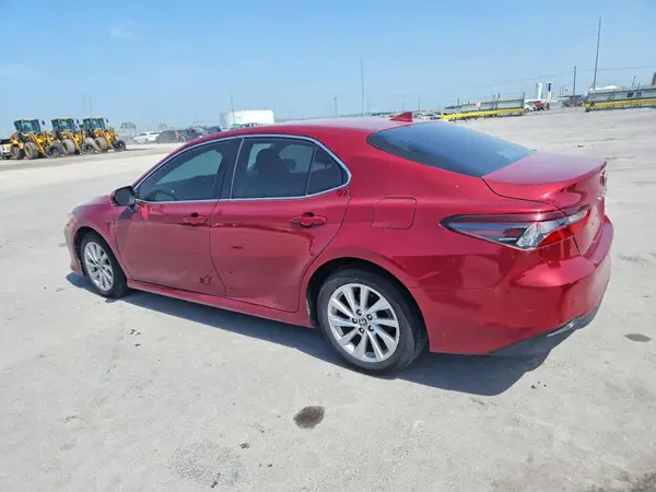 4T1R11AK1NU055983 2022 TOYOTA CAMRY - Image 2