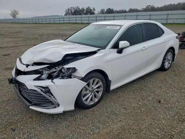 4T1R11AK1NU063503 2022 TOYOTA CAMRY - Image 1
