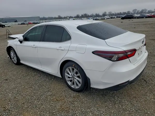4T1R11AK1NU063503 2022 TOYOTA CAMRY - Image 2