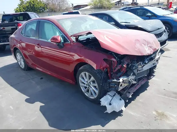 4T1R11AK1NU071021 2022 TOYOTA CAMRY - Image 1