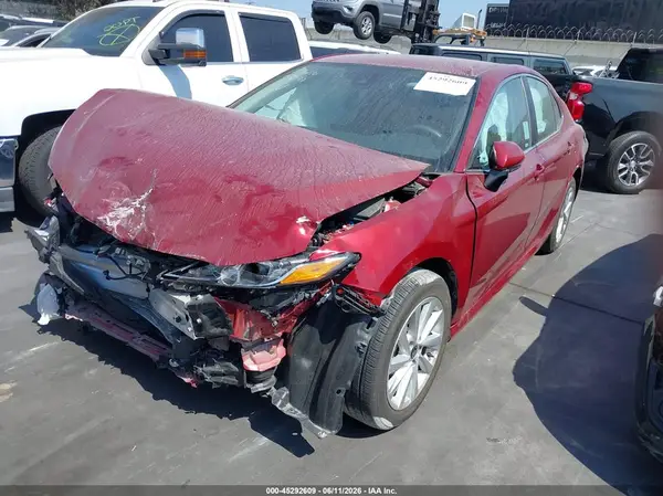 4T1R11AK1NU071021 2022 TOYOTA CAMRY - Image 2