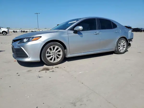 4T1R11AK1NU632236 2022 TOYOTA CAMRY - Image 1