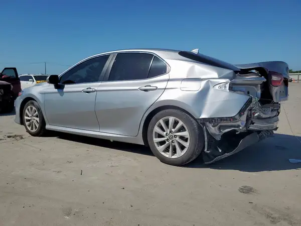 4T1R11AK1NU632236 2022 TOYOTA CAMRY - Image 2