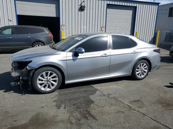 4T1R11AK1NU635153 2022 TOYOTA CAMRY - Image 1