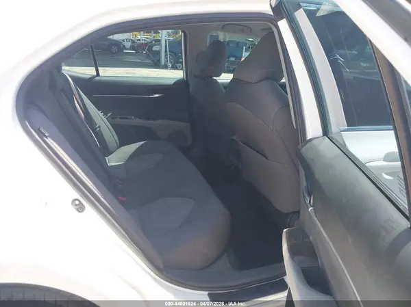 4T1R11AK1NU688015 2022 TOYOTA CAMRY - Image 8