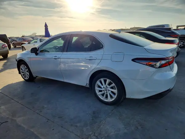 4T1R11AK1RU213034 2024 TOYOTA CAMRY - Image 2