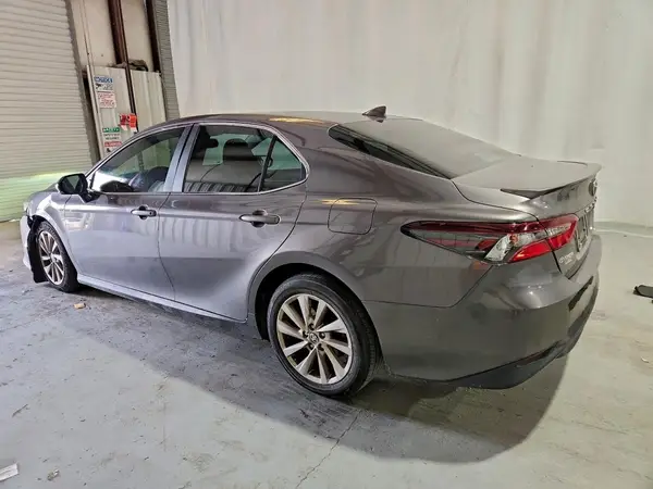 4T1R11AK2MU446803 2021 TOYOTA CAMRY - Image 2