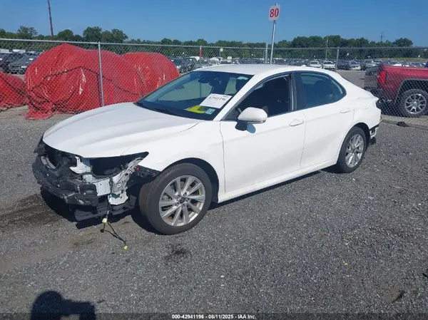 4T1R11AK2MU448079 2021 TOYOTA CAMRY - Image 2