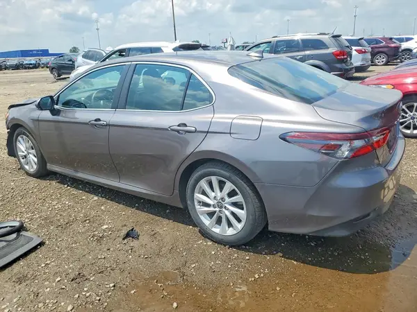 4T1R11AK2MU451113 2021 TOYOTA CAMRY - Image 2