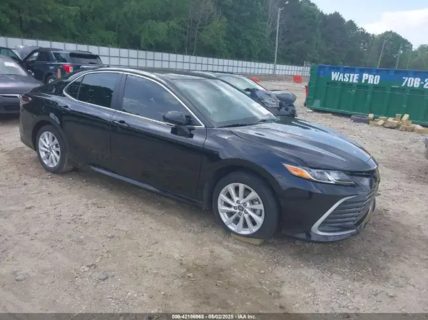 4T1R11AK2MU489747 2021 TOYOTA CAMRY - Image 1