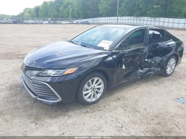 4T1R11AK2MU489747 2021 TOYOTA CAMRY - Image 2