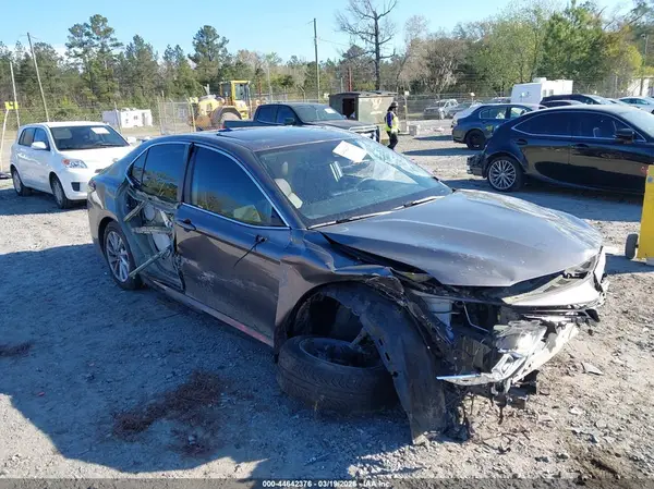4T1R11AK2MU543001 2021 TOYOTA CAMRY - Image 1