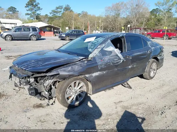 4T1R11AK2MU543001 2021 TOYOTA CAMRY - Image 2