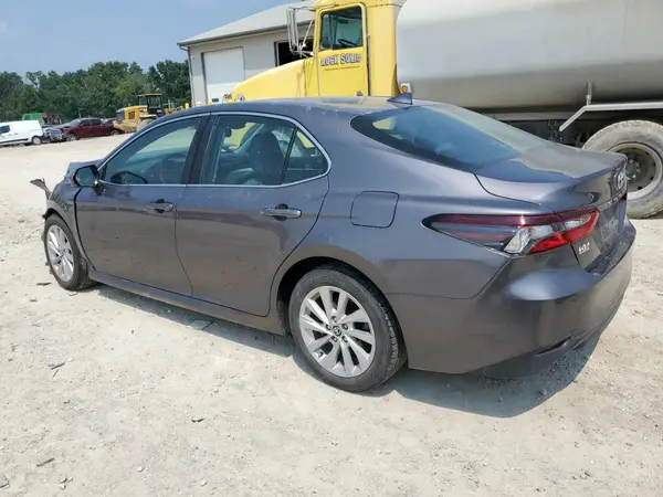 4T1R11AK2MU580193 2021 TOYOTA CAMRY - Image 2