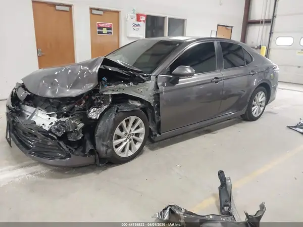 4T1R11AK2NU046905 2022 TOYOTA CAMRY - Image 2
