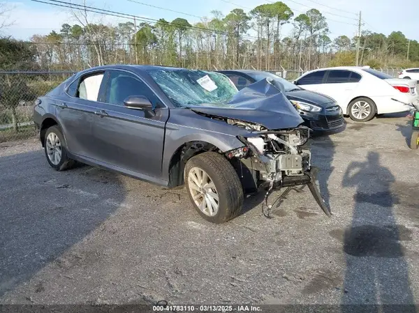 4T1R11AK2NU069892 2022 TOYOTA CAMRY - Image 1