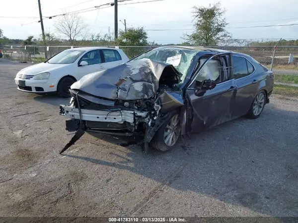 4T1R11AK2NU069892 2022 TOYOTA CAMRY - Image 2