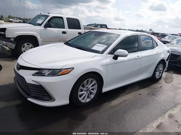 4T1R11AK2NU651071 2022 TOYOTA CAMRY - Image 2