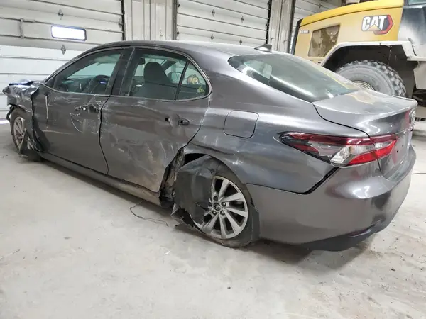 4T1R11AK2NU684538 2022 TOYOTA CAMRY - Image 2