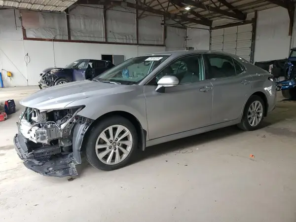 4T1R11AK2NU702908 2022 TOYOTA CAMRY - Image 1