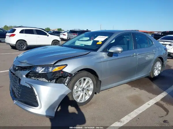 4T1R11AK2PU828477 2023 TOYOTA CAMRY - Image 2