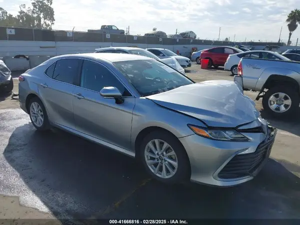 4T1R11AK3MU582955 2021 TOYOTA CAMRY - Image 1