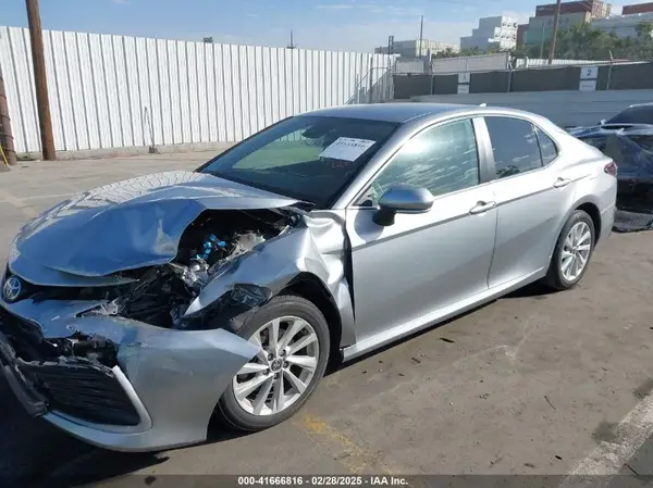 4T1R11AK3MU582955 2021 TOYOTA CAMRY - Image 2