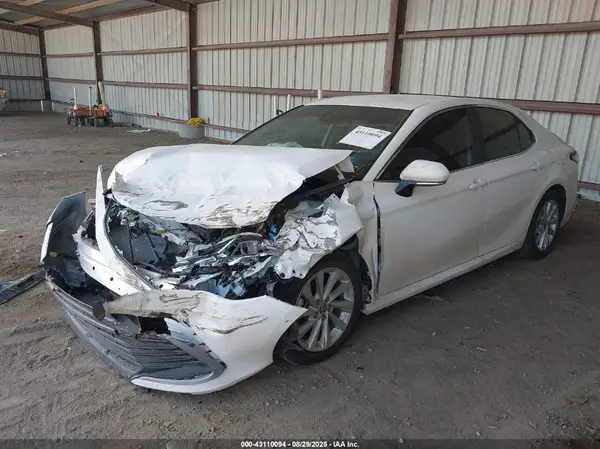 4T1R11AK3MU614027 2021 TOYOTA CAMRY - Image 2