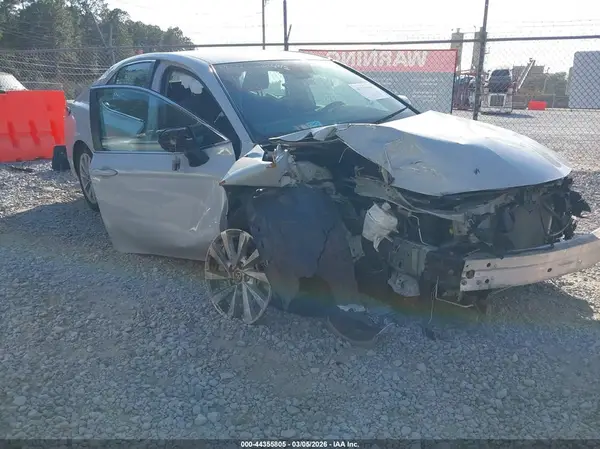4T1R11AK3NU038134 2022 TOYOTA CAMRY - Image 1