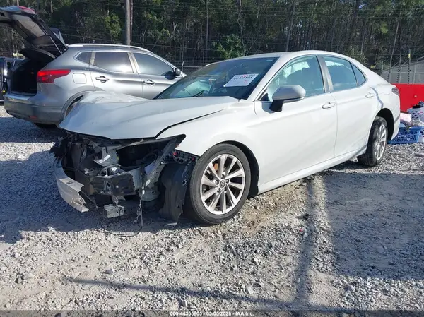 4T1R11AK3NU038134 2022 TOYOTA CAMRY - Image 2