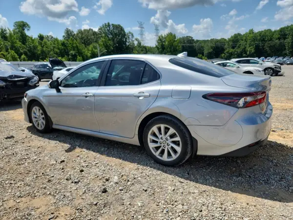 4T1R11AK3NU631525 2022 TOYOTA CAMRY - Image 2