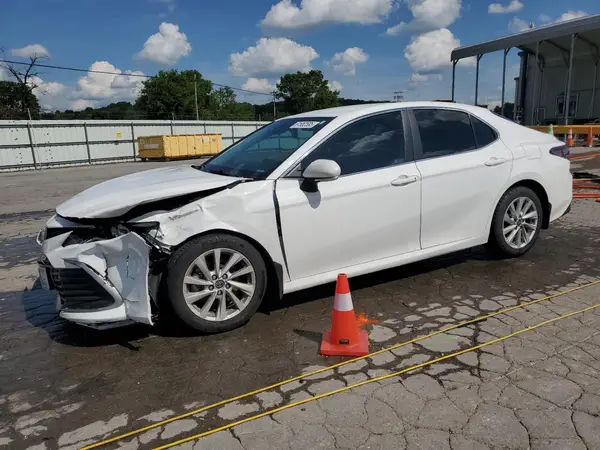 4T1R11AK3NU632030 2022 TOYOTA CAMRY - Image 1