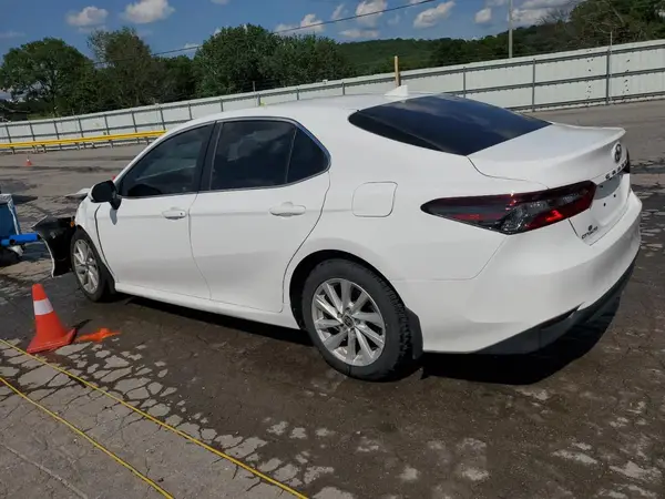 4T1R11AK3NU632030 2022 TOYOTA CAMRY - Image 2