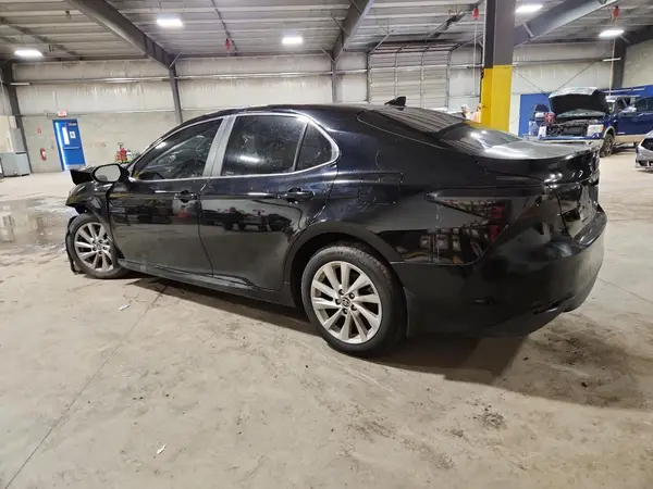 4T1R11AK3NU639835 2022 TOYOTA CAMRY - Image 2