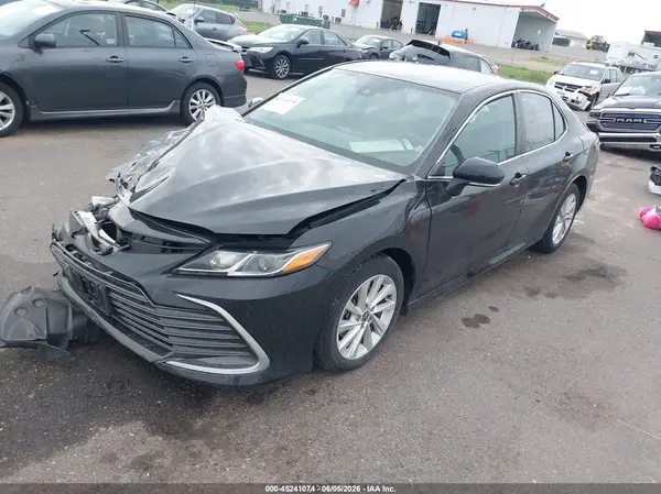 4T1R11AK3NU646638 2022 TOYOTA CAMRY - Image 2