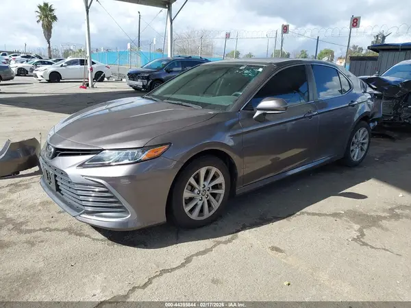 4T1R11AK3NU659440 2022 TOYOTA CAMRY - Image 2
