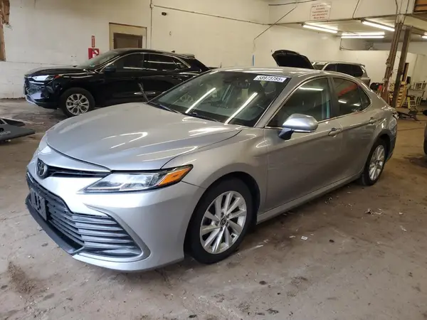 4T1R11AK3NU681695 2022 TOYOTA CAMRY - Image 1