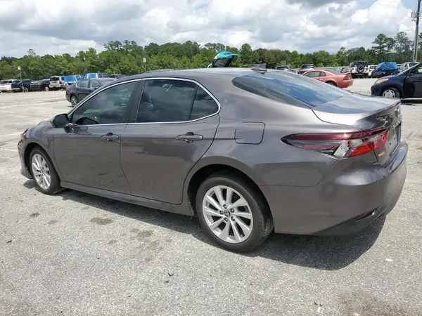 4T1R11AK3NU683074 2022 TOYOTA CAMRY - Image 2