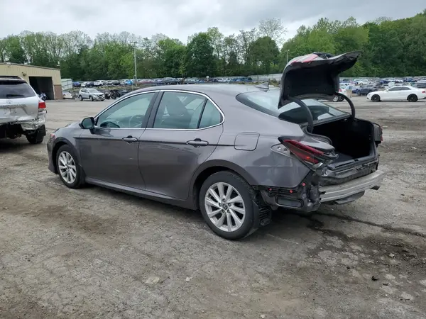 4T1R11AK3NU694432 2022 TOYOTA CAMRY - Image 2