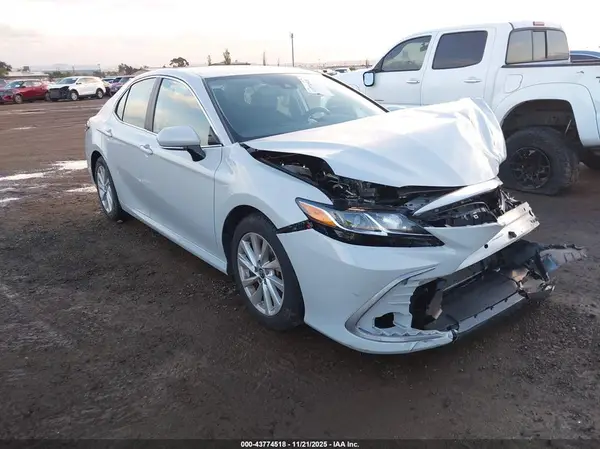 4T1R11AK3PU101588 2023 TOYOTA CAMRY - Image 1
