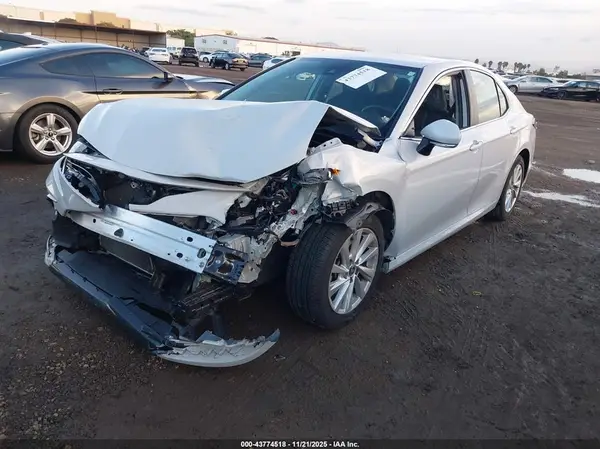 4T1R11AK3PU101588 2023 TOYOTA CAMRY - Image 2