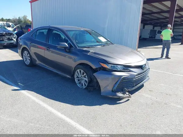 4T1R11AK3RU881207 2024 TOYOTA CAMRY - Image 1
