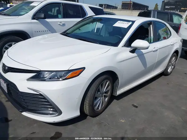 4T1R11AK4MU609404 2021 TOYOTA CAMRY - Image 2