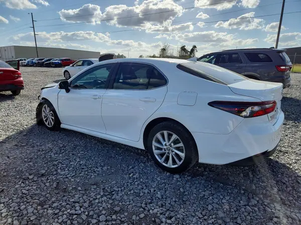 4T1R11AK4NU049126 2022 TOYOTA CAMRY - Image 2