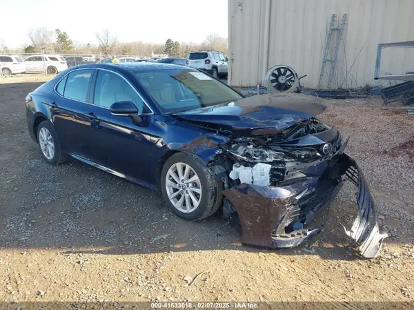 4T1R11AK4NU058926 2022 TOYOTA CAMRY - Image 1