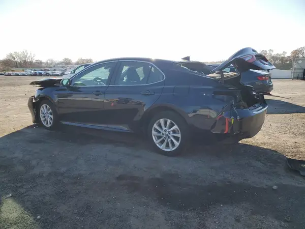 4T1R11AK4NU072597 2022 TOYOTA CAMRY - Image 2