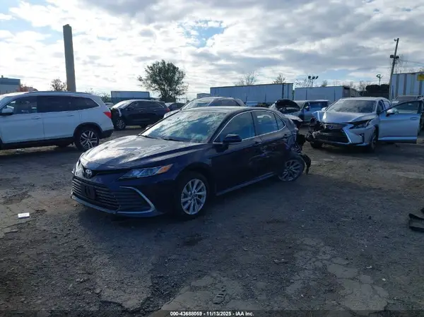 4T1R11AK4NU620162 2022 TOYOTA CAMRY - Image 2