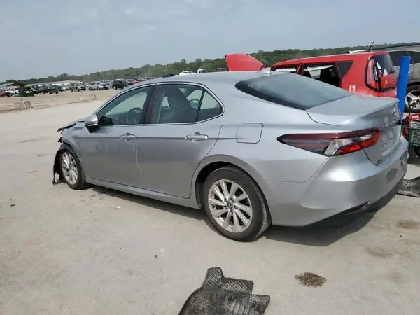 4T1R11AK4NU672486 2022 TOYOTA CAMRY - Image 2