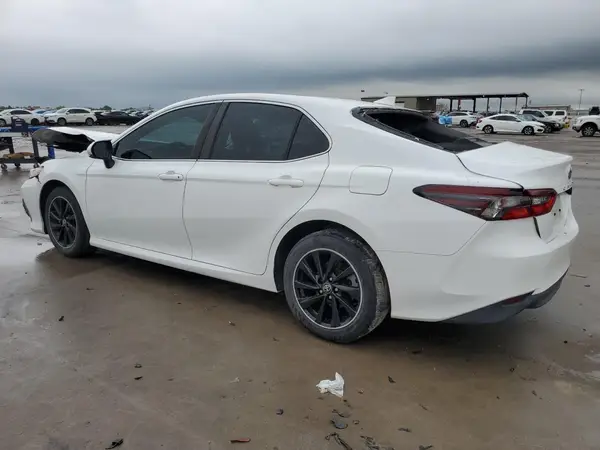 4T1R11AK4NU674366 2022 TOYOTA CAMRY - Image 2